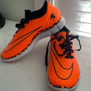 Unisex Nike - size 5.5 Y New